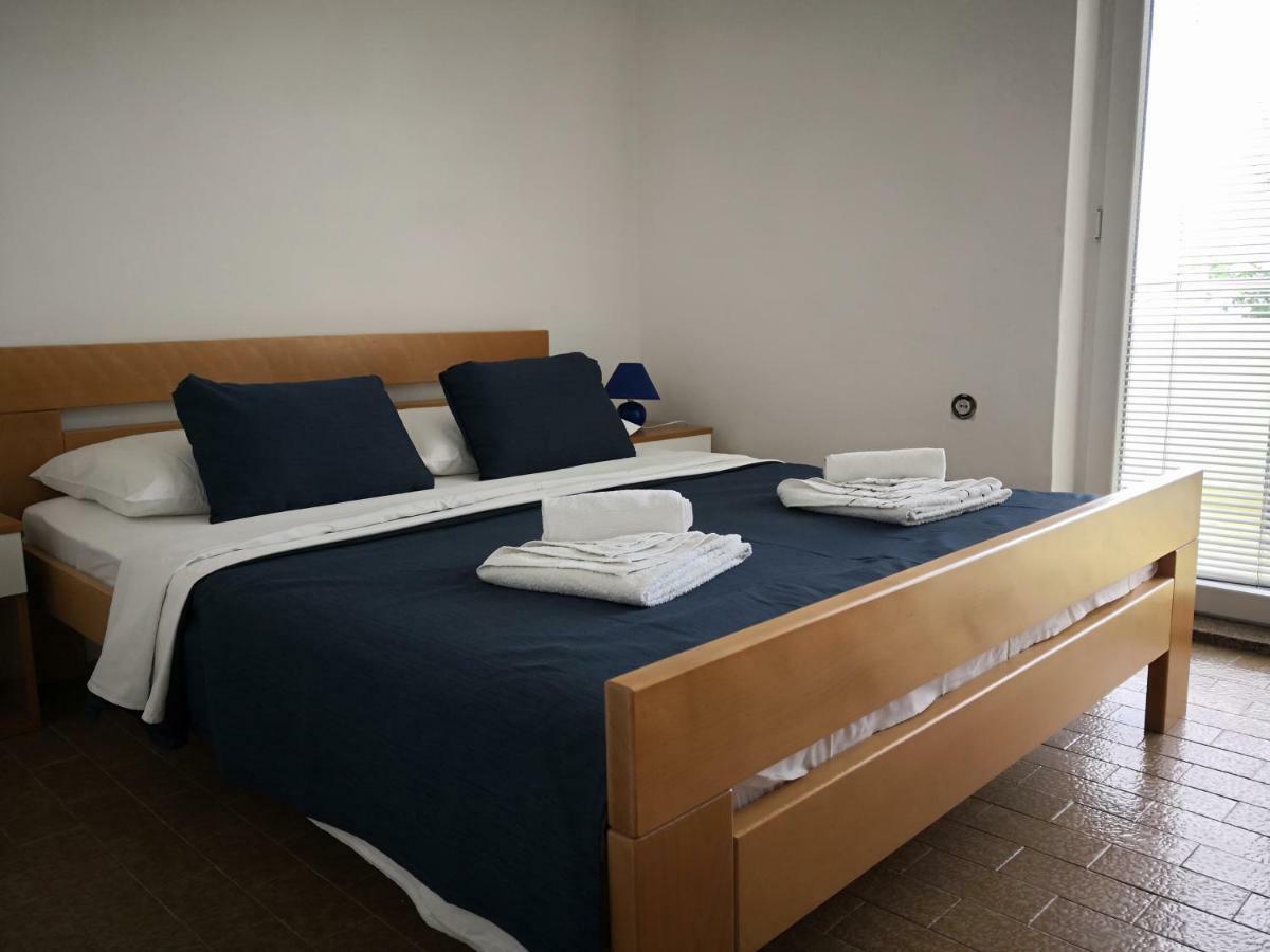 Vlašići Guesthouse Dupin מראה חיצוני תמונה
