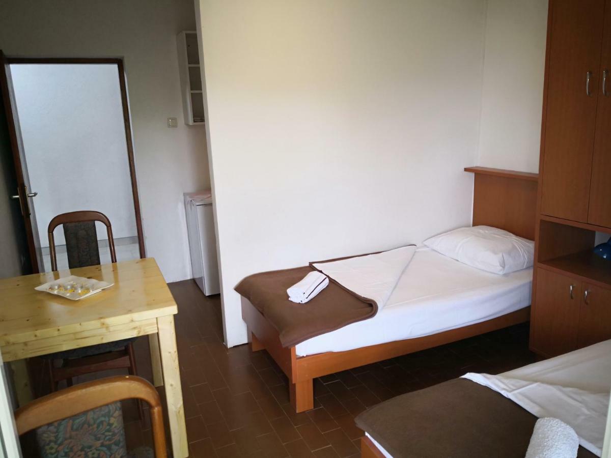 Vlašići Guesthouse Dupin מראה חיצוני תמונה